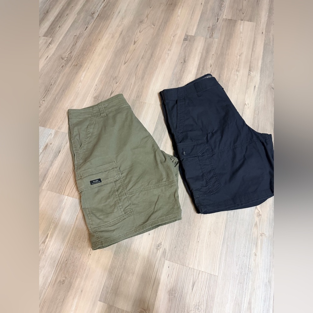Men's Green and Black Cargo Shorts Size 40
